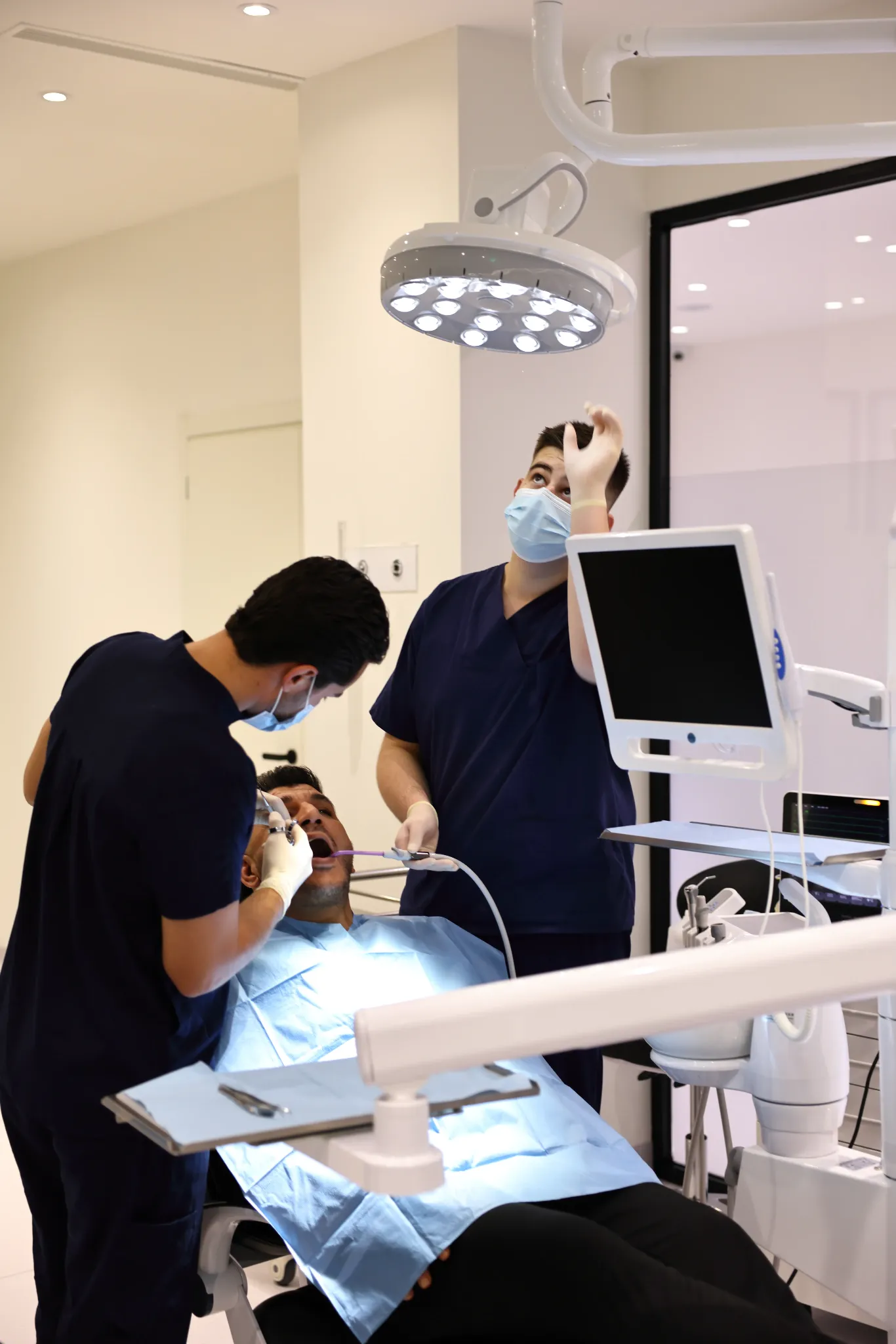 Dentisti NobiDent durante un trattamento